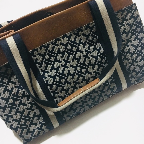 Tommy Hilfiger Handbags - • vintage t.hilfiger classic tote •
